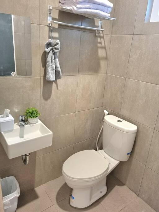 Brandnew 4 Bedrooms House Cemara Rumah liburan *